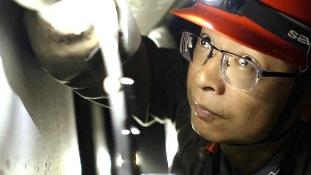 鏡頭里的故事——至愛無言,英雄掌燈人(圖2) 640 (3).jpg