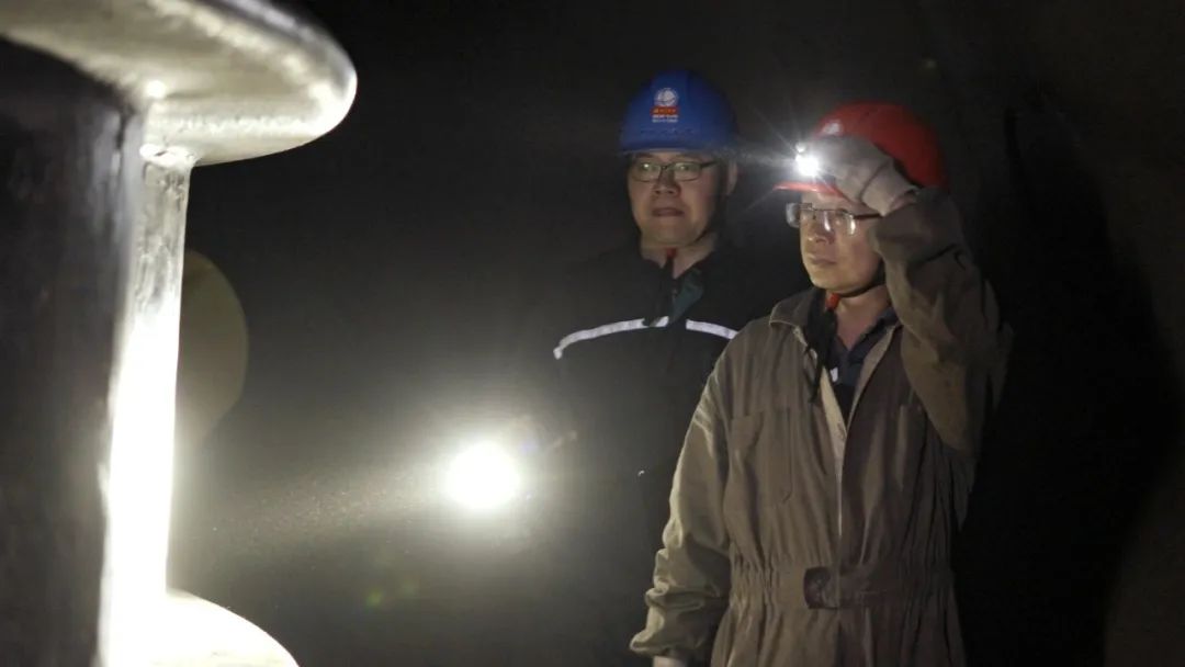 鏡頭里的故事——至愛無言,英雄掌燈人(圖4) 640 (5).jpg