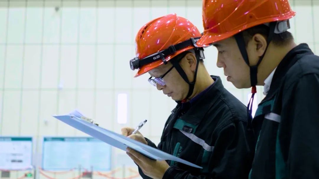 鏡頭里的故事——至愛無言,英雄掌燈人(圖6) 640 (1).jpg